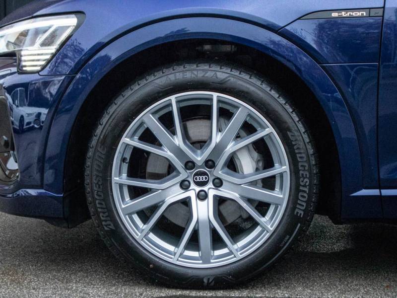 Audi E Tron   Registered:2021(70)