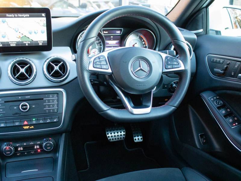 Mercedes Benz GLA   Registered:2017(17)