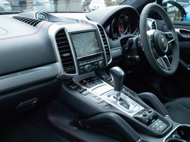 2015 Porsche Cayenne 3.6T V6 GTS AWD Tiptronic S 440ps