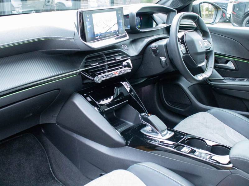 Peugeot 208   Registered:2021(21)