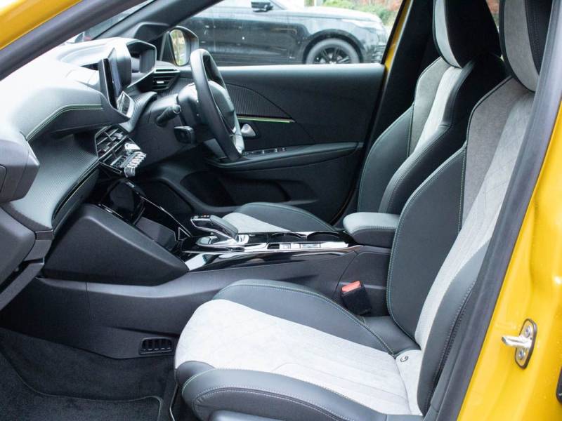 Peugeot 208   Registered:2021(21)