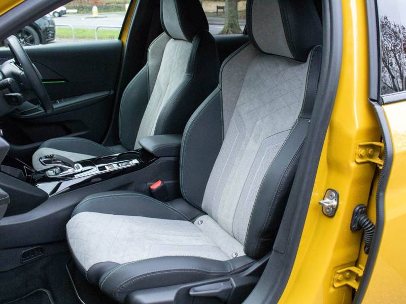 Peugeot 208   Registered:2021(21)