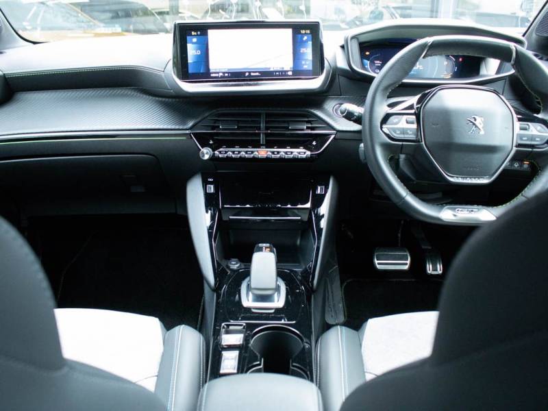 Peugeot 208   Registered:2021(21)