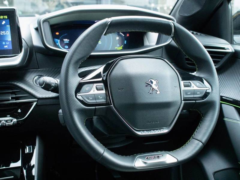 Peugeot 208   Registered:2021(21)