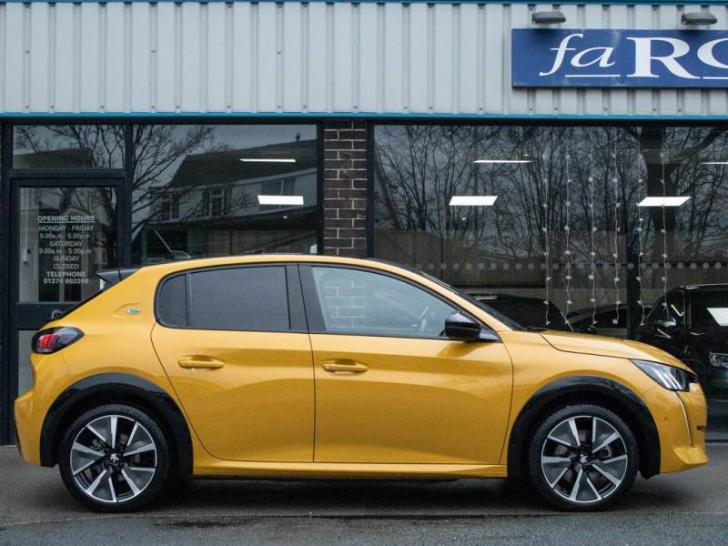 Peugeot 208   Registered:2021(21)