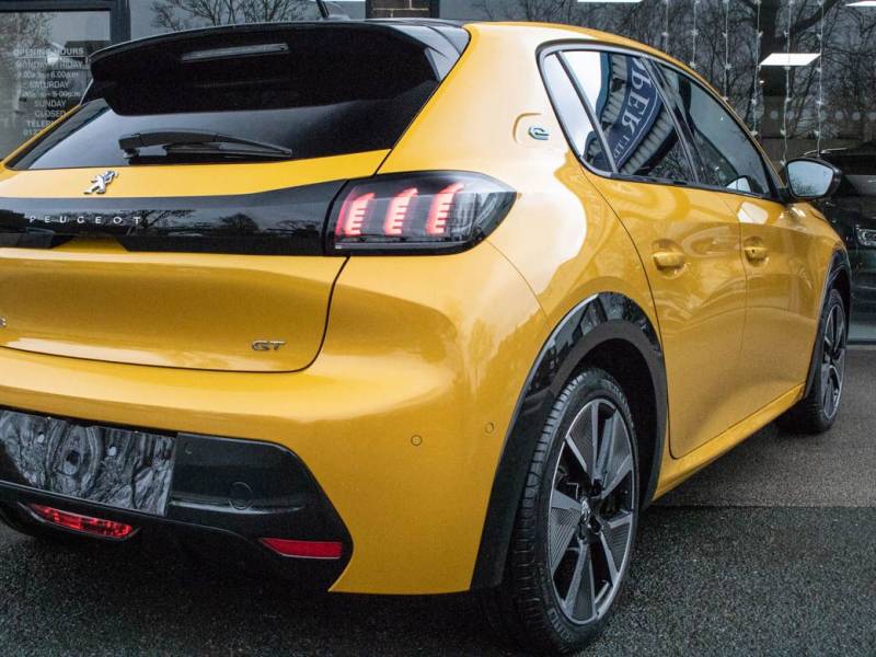 Peugeot 208   Registered:2021(21)