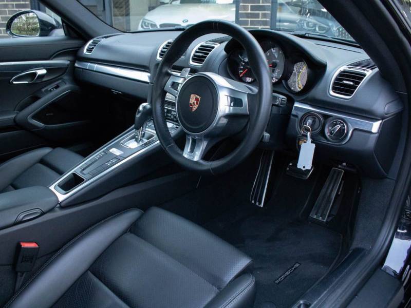 Porsche Cayman   Registered:2015(15)