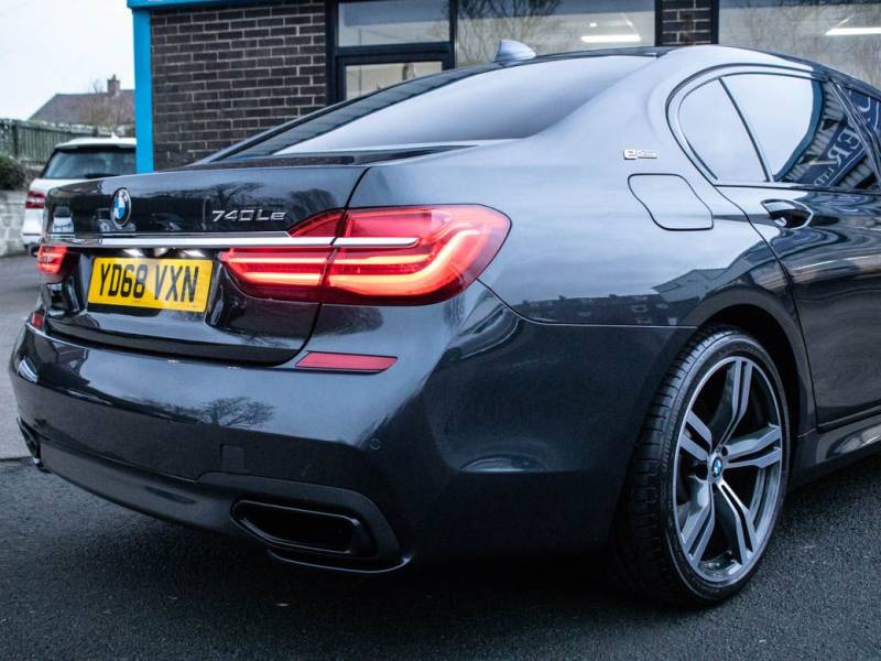 BMW 7 Series   Registered:2018(68)