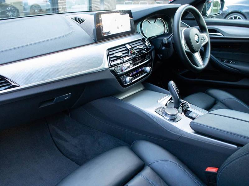 BMW 5 Series   Registered:2018(18)