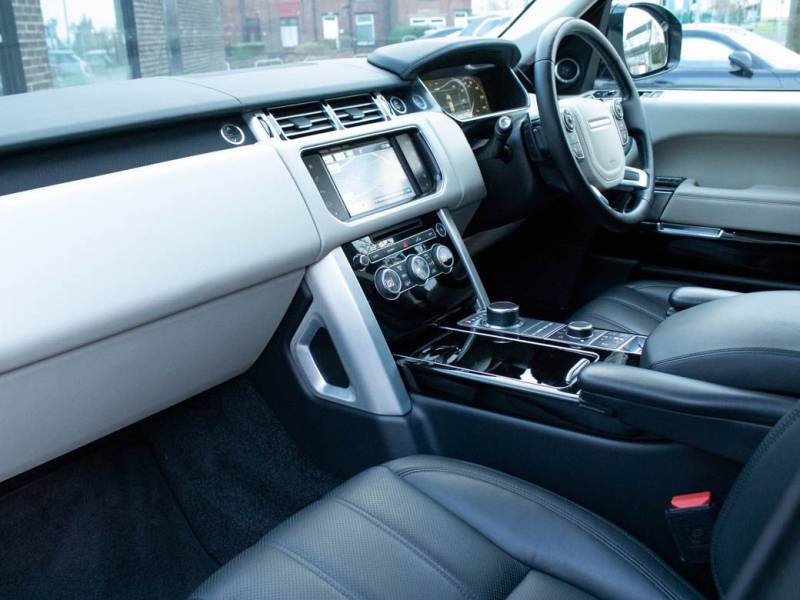 Land Rover Range Rover   Registered:2015(65)