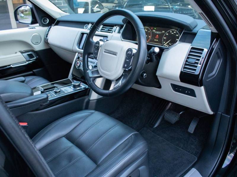 Land Rover Range Rover   Registered:2015(65)