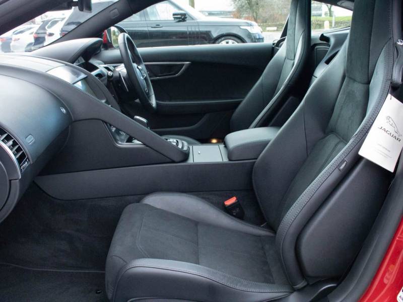 Jaguar F Type   Registered:2020(70)