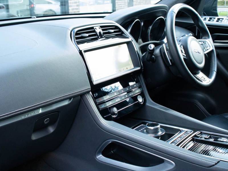 Jaguar F Pace   Registered:2019(19)