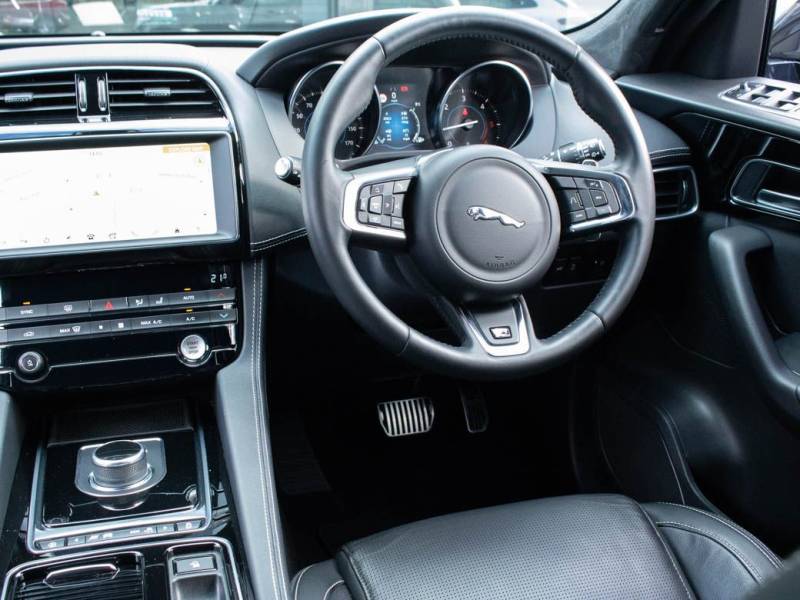 Jaguar F Pace   Registered:2019(19)