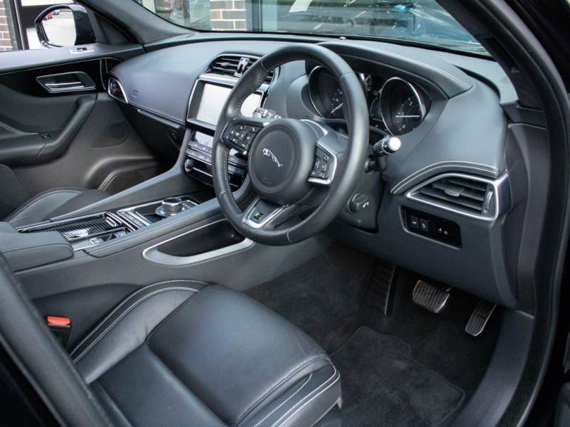 Jaguar F Pace   Registered:2019(19)