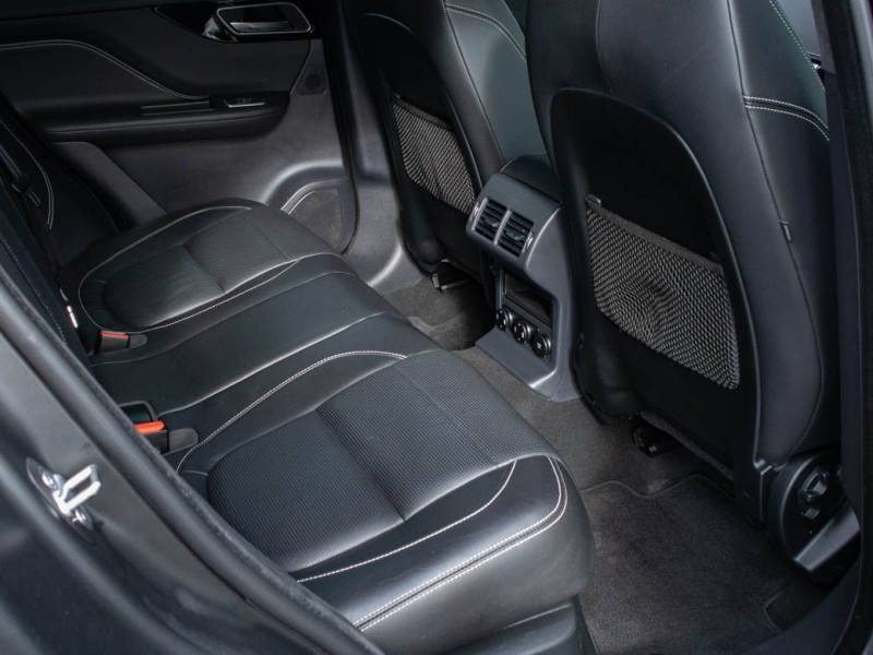 Jaguar F Pace   Registered:2019(19)