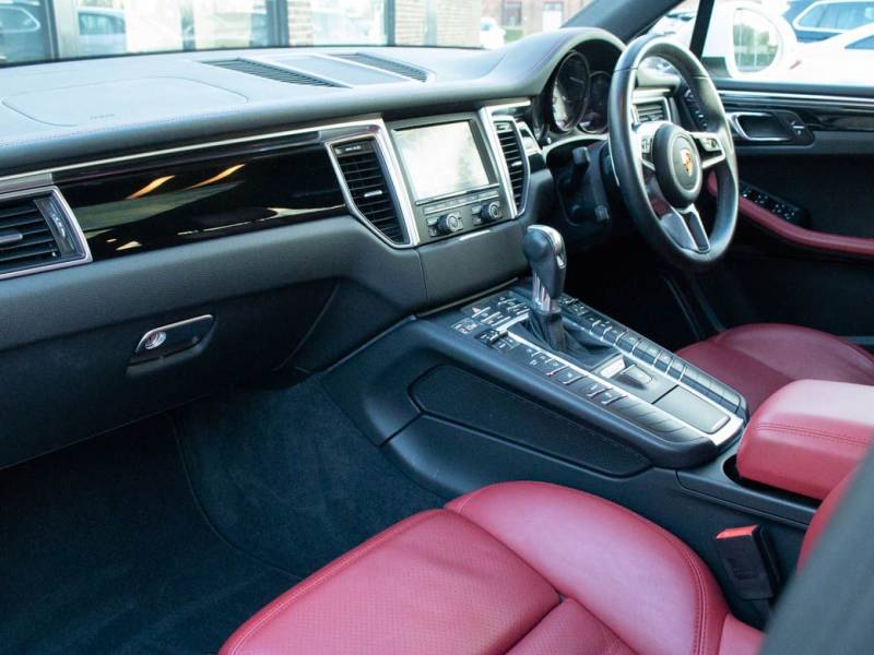 Porsche Macan   Registered:2016(65)