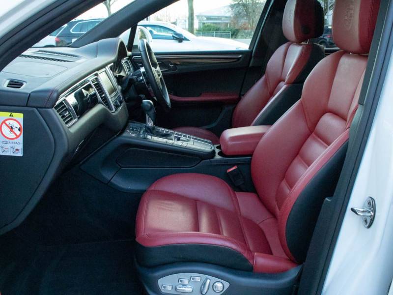 Porsche Macan   Registered:2016(65)