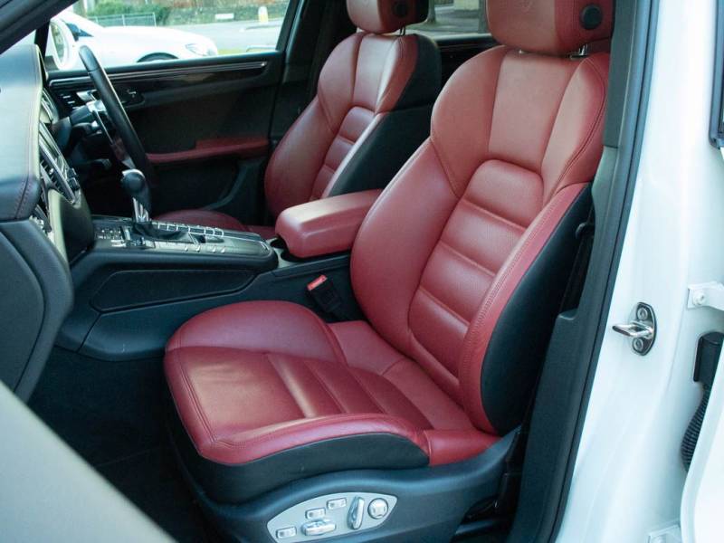 Porsche Macan   Registered:2016(65)