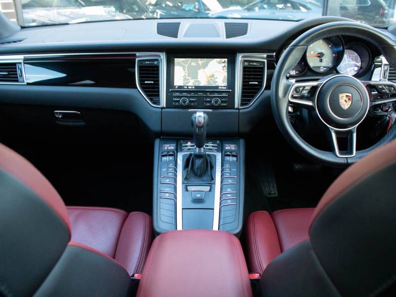 Porsche Macan   Registered:2016(65)