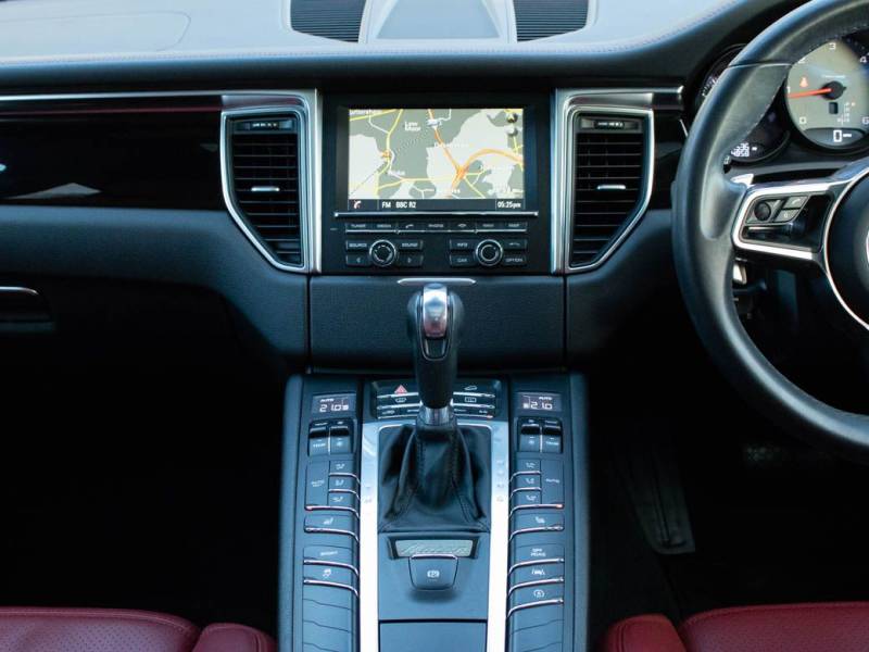 Porsche Macan   Registered:2016(65)