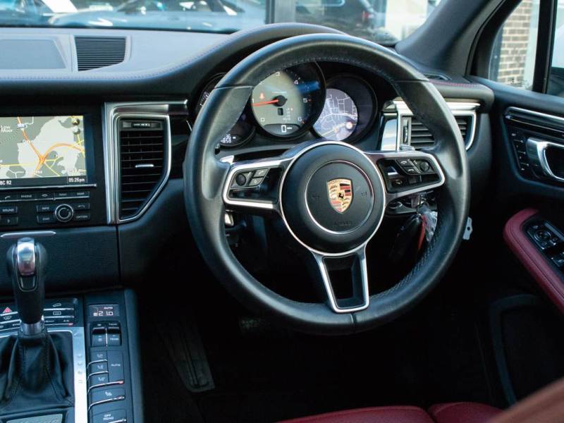 Porsche Macan   Registered:2016(65)