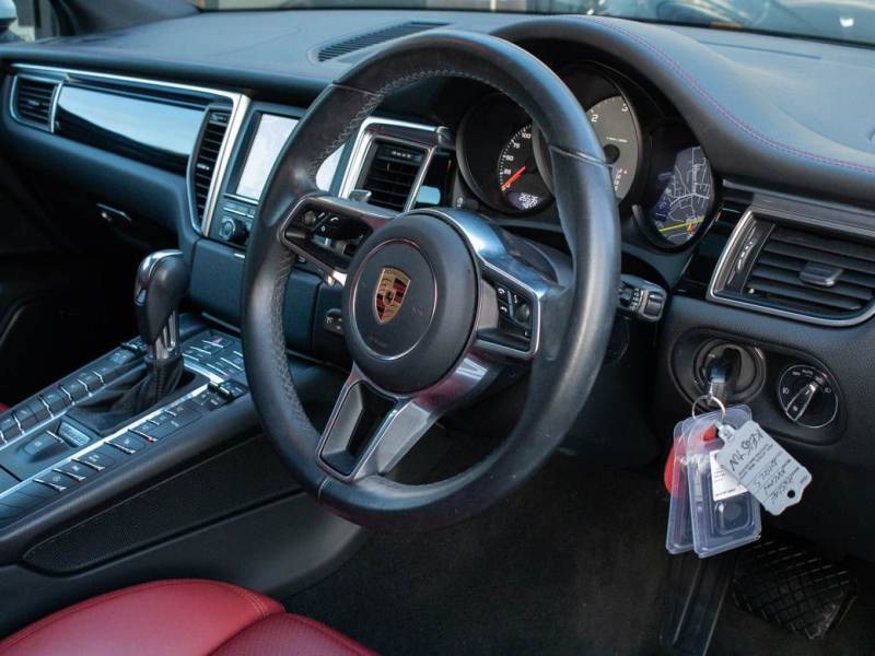 Porsche Macan   Registered:2016(65)