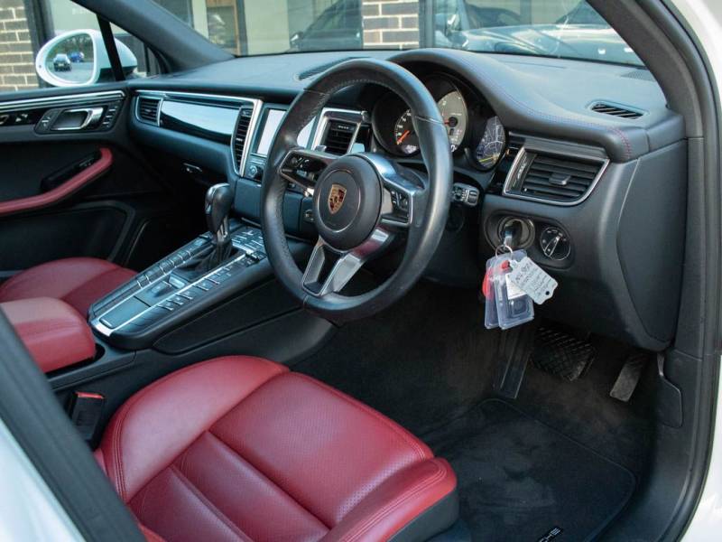 Porsche Macan   Registered:2016(65)