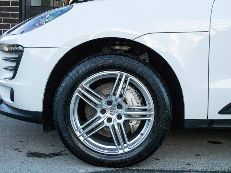 Porsche Macan   Registered:2016(65)