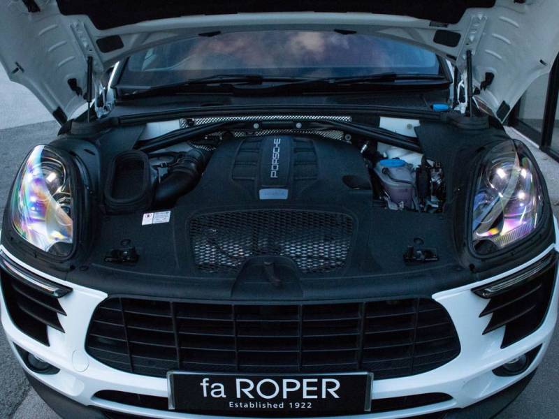 Porsche Macan   Registered:2016(65)