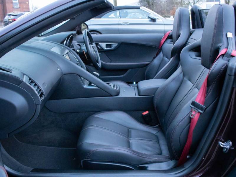 Jaguar F Type   Registered:2015(15)