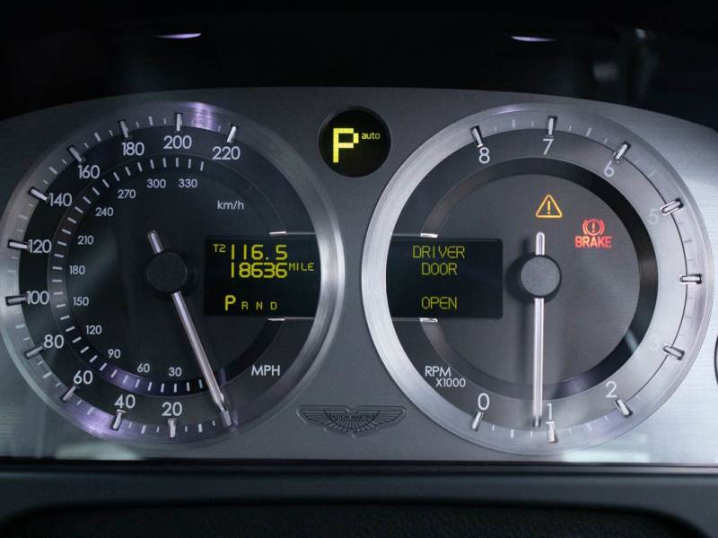 Aston Martin DB9   Registered:2004(54)