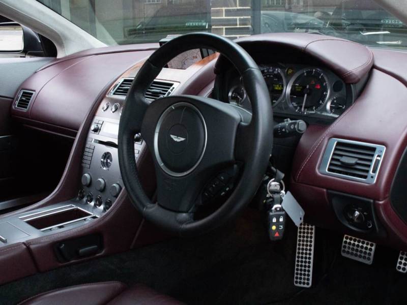 Aston Martin DB9   Registered:2004(54)