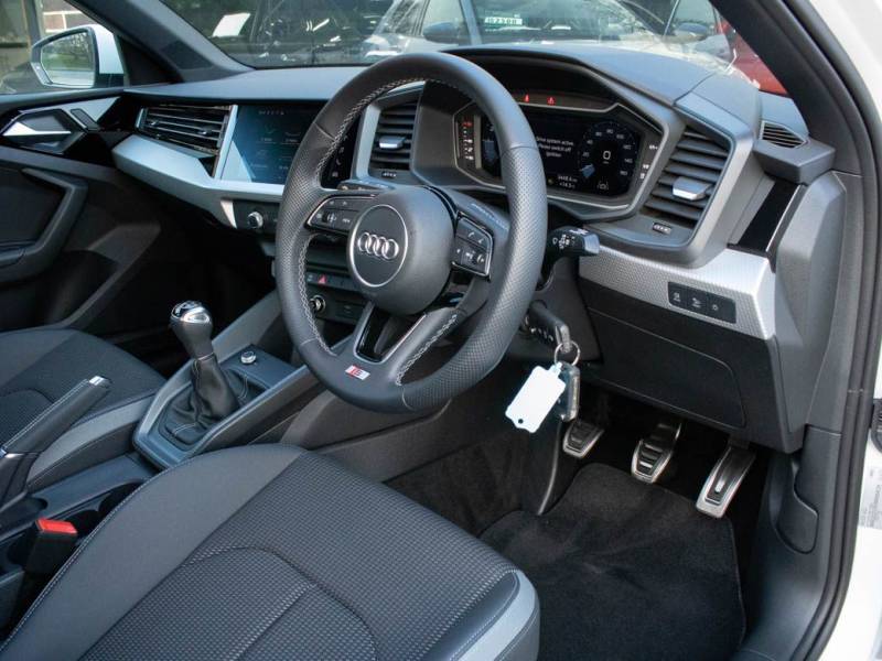 Audi A1   Registered:2021(21)