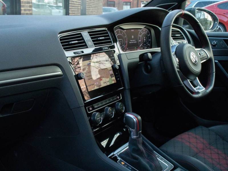 Volkswagen Golf   Registered:2019(19)