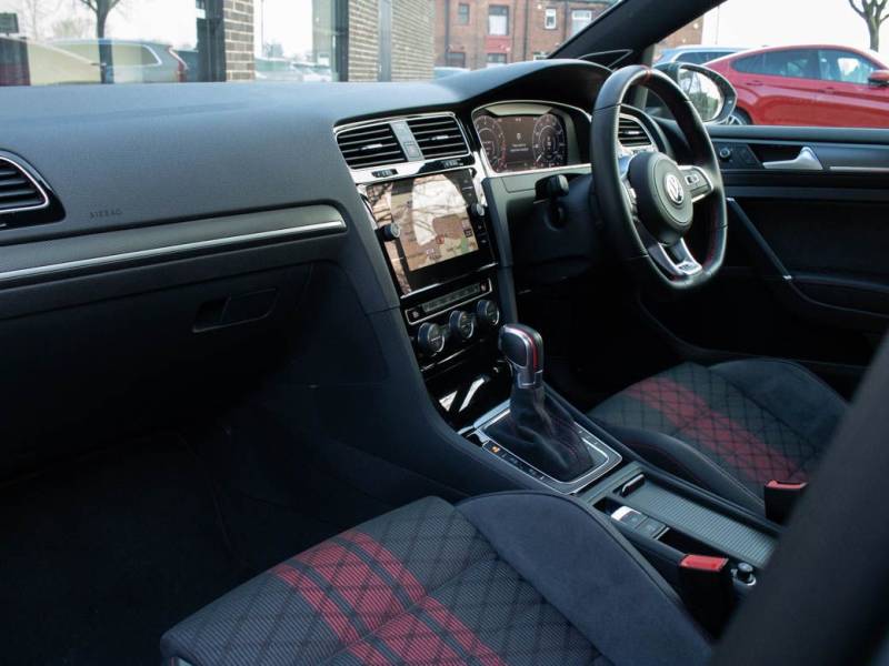 Volkswagen Golf   Registered:2019(19)