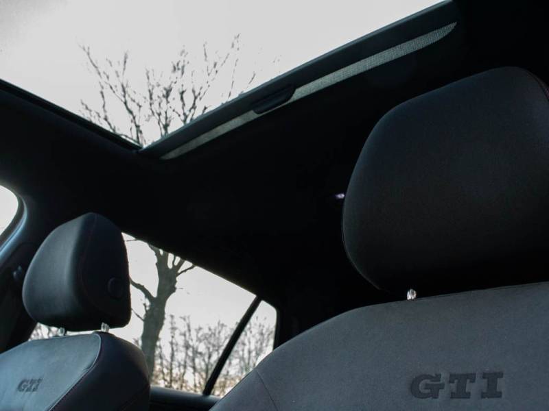 Volkswagen Golf   Registered:2019(19)