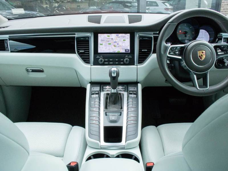 Porsche Macan   Registered:2017(17)