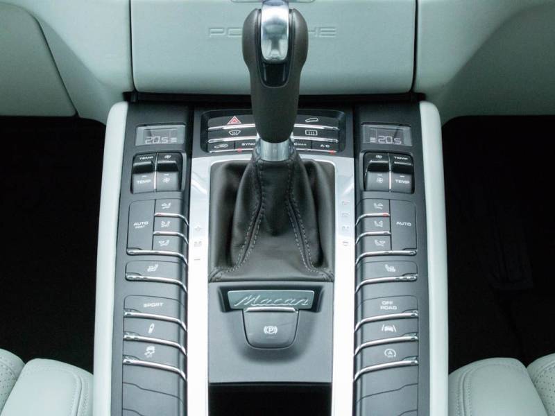 Porsche Macan   Registered:2017(17)