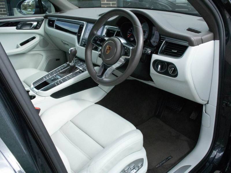 Porsche Macan   Registered:2017(17)