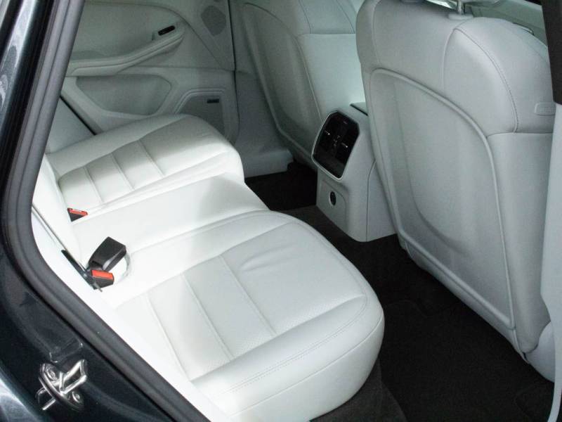 Porsche Macan   Registered:2017(17)