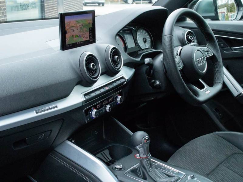 Audi SQ2   Registered:2019(19)