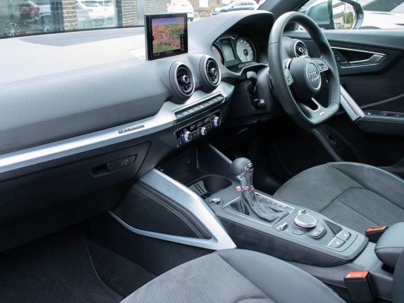 Audi SQ2   Registered:2019(19)