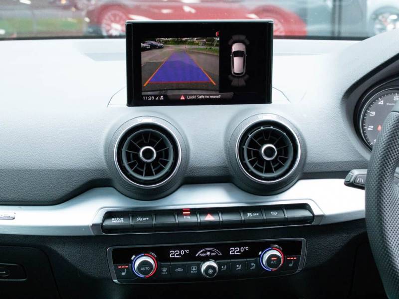 Audi SQ2   Registered:2019(19)