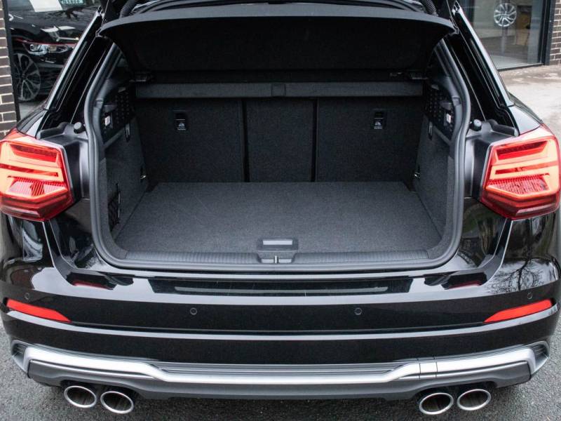 Audi SQ2   Registered:2019(19)