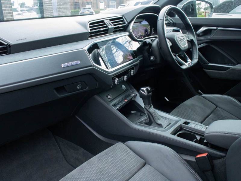 Audi Q3   Registered:2020(20)