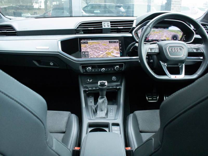 Audi Q3   Registered:2020(20)