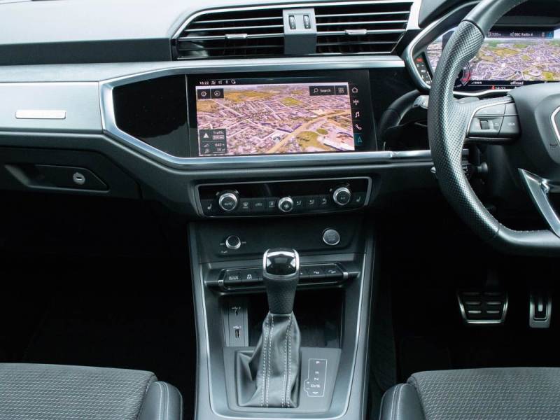 Audi Q3   Registered:2020(20)