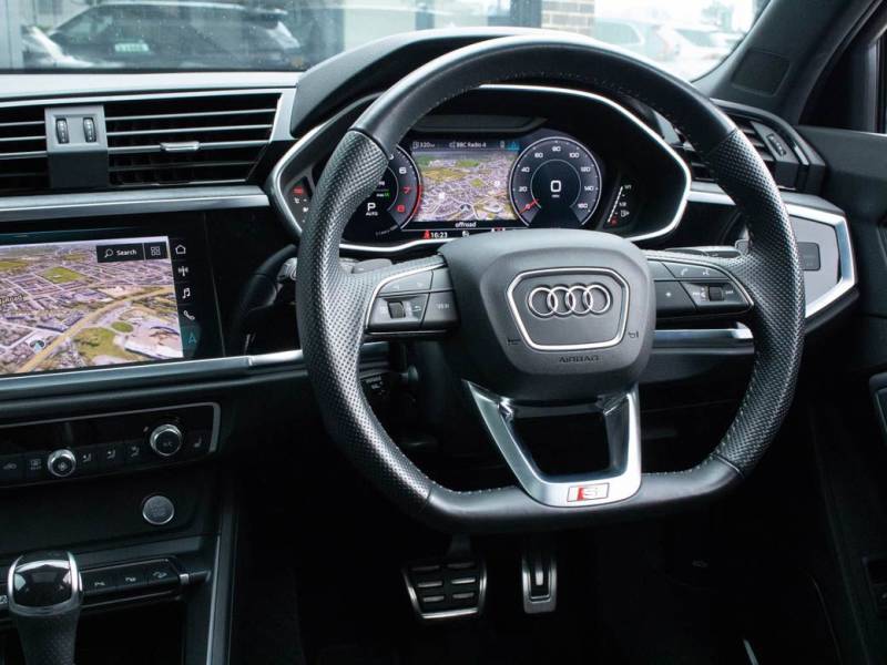 Audi Q3   Registered:2020(20)