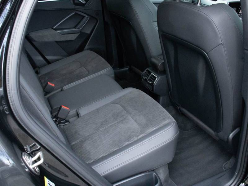 Audi Q3   Registered:2020(20)